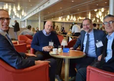 Arne van Aalst (Koppert Biological Systems) tafelt met Jan van der Blom en Juan Colomina (Coexpal) en Wim Rodenburg vna GroentenFruit Huis 