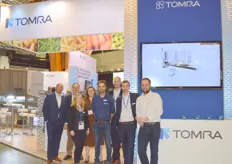 Het enthousiaste Tomra team. Op de beurs veel aandacht voor de Tomra 5B series machine die geschikt is voor het sorteren van aardappelproducten.