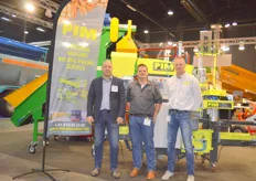 De Potato Tech Alliance is een samenwerkingverband tussen Kloppenburg en Pim Machinery. Bart Kloppenburg, Gerrit Postmus en Jouke van der Meer van PIM en Kloppenburg poserend voor een PIM machine.