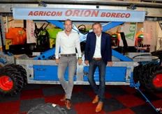 Olaf Vernooij en Hans Blokland van Agricom bij de bekende Orion hoogwerker.