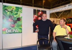 Peter Durlet van Depa-fruit in gesprek met klant.