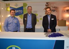 Jefrey Konings, Joost Nijssen en Tom van der Gouw van Bayer. Bayer introduceerde de Sivanto Prime, een nieuwe insecticide voor de fruitteelt.