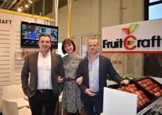 Wendy Bangels, Tim Pittevils, Natalia Perevertaylo van BP FruitCraft. Het bedrijf bestaat sinds augustus vorig jaar en exporteert appelen, peren en aardbeien naar iedereen die passie heeft voor fruit.