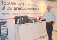 Ton Janssens van Logilabel introduceerde de laserprinters OKO 1040 en 1050. Een 5 kleuren printer (full color en wit) geprint in een perfecte kwaliteit.