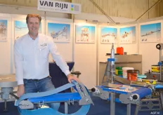 Martijn Hendrikse van van Rijn Processing Machinery. Voor hem een hygienische transporteur met PU (PolyUrethaan) band voor gebruik in natte ruimten. De band is goed reinigbaar omdat deze in zijn geheel gemakkelijk verwijderd kan worden.