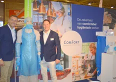 Hans Swaneveld en Stefan van der Pluijm van van der Windt Verpakkingen BV. Naast een bekende leverancier van AGF verpakkingsmaterialen heeft het bedrijf ook een afdeling Hygiëne & Protection. Onder de merknaam Comfort worden diverse persoonlijke beschermingsmiddelen aangeboden voor de voedselverwerkende industrie.