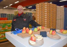 Johan van Rooij bij de peren.