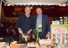 Luc van den Aker en Arie Verburg van FME hebben inspelend op de vegatrend een heerlijk sateetje champignon in de aanbieding