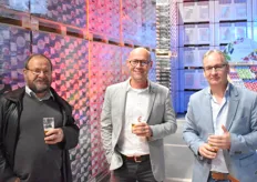 Mark Verheynen en Dirik Verheyden samen met Kurt du Bois (midden) van LC-packaging
