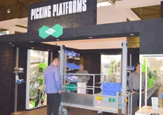 Een kijkje in de stand van Picking Platforms, waar een nieuw en innovatief systeem wordt gedemonstreerd voor het oogsten van champignons.