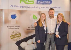 Michelle en Julie LaPierre, samen met Raf Ketelslegers van RS-Plastics. Bij RS-Plastics ligt de focus op verpakkingen van gerecycled pet-afval. Deze verpakkingen zijn milieubewust en duurzaam.