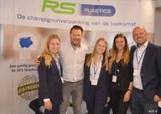 Het volledige team van RS-Plastics: Raf Ketelslegers, Nadia Baens, Ron Pieters en de zusters Lapierre; Michelle en Julie.