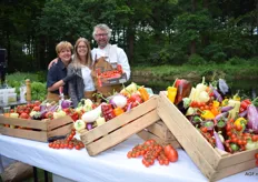 Anja Kost, Angelique Martens en Siebren Meerema van Door inspireerden chefs met hapjes van witte paprika en tomaten