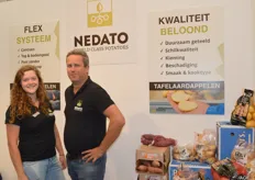 Harmke de Zwart en Jan den Boer van Nedato. Het bedrijf heeft een uitgebreid assortiment aardappelen. Op de beurs werden veel gesprekken gevoerd met telers die zich willen aansluiten bij de coöperatie.