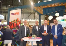 Valstar is specialist in kasgroenten en levert een totaalassortiment. Ferry Aarse, Bert van der Zijde, Mart Valstar en William Verhage.