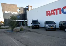 De nieuwste modellen bedrijfswagens van Renault op de parkeerplaats van gastheer Rational