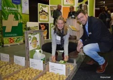 Jolanda Wijsmuller en Sander Uwland van Bayer. Zij waren te vinden in de stand van Geersing Potato Specialist. Jolanda: "We werken naar alle tevredenheid samen met Geersing in de ontwikkeling van robuuste (),aardappelrassen." 
