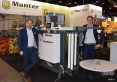 Michiel Eilander en Jarno Habing van Manter bij de AutoMesh voor netzakken op de rol.