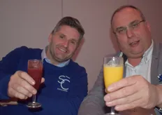 BPF-lid Arjan Klarenbeek en Jan Beens (Driepak Verpakkingen) brengen een gezonde toast uit