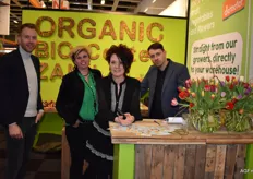Robbin Lansbergen, Ingrid en Astrid Rog en Geoffrey Harreman van Bio Center Zann, dat ook biologische bloemen verkoopt