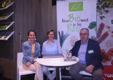 Wendy Lefevere, Martine Ingels en Philiep Willems van de REO veiling vertelden de relaties over onder andere het uitgebreide aantal bio-producten dat zij aanbiedt.