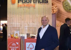 Gerrit van Woerden van Poorthuis Packaging. Poorthuis levert kunststof (RPet-PP) en kartonnen verpakkingen voor de AGF sector. Alles is FSC gekeurd.