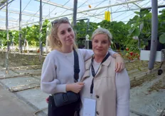 Belgische bezoekers Annemie van Eepoel van Lizzy's nieuwe oogst met dochter Marie Charlotte