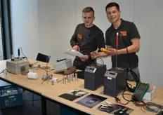 TSG Elektromonteurs Robin Lambregtse en Jens Goudzwaard vertelden bezoekers over de kalibratietechniek.