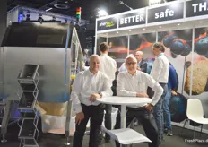 Kees Kelders en Matthias Jeindl van Insort GmbH. Het Oostenrijkse bedrijf presenteerde de optische sorteerder SafeGuard.