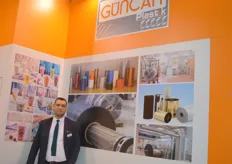 Meneer Topdemir vertegenwoordigt Tüncan, een Turkse leverancier van kunststof en folie voor de verpakkingsindustrie. 