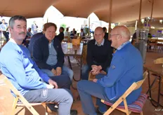 Jan Geert Bos van Landjuweel met Jan Dolfing van HZPC, Wille Jan en Herman van der Molen