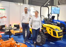 Peter Kuijlen en Johanna van Tilburg van ZHE Trading bij de BCS tractoren